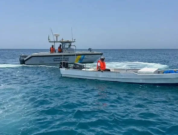جدة.. إنقاذ مواطنين في عرض البحر