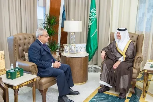 أمير الشرقية يستقبل السفير المصري