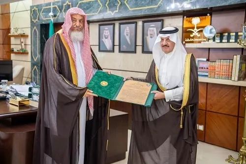 أمير الشرقية يستقبل المغلوث بعد جائزة “الملك فيصل”