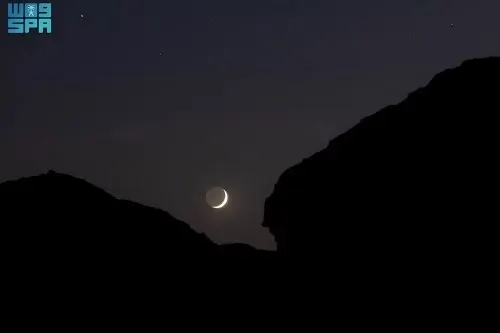 اقتران غير مكتوب بين القمر و “قلب العقرب”