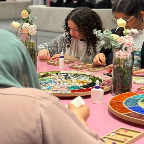 القطيف.. يوغا وأزياء في أكتوبر الوردي