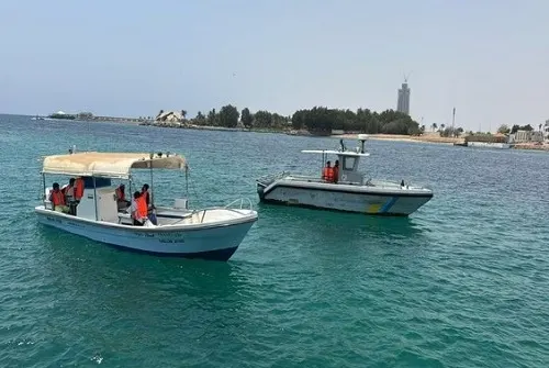 جدة.. إنقاذ 8 مواطنين تعطل قاربهم في عرض البحر