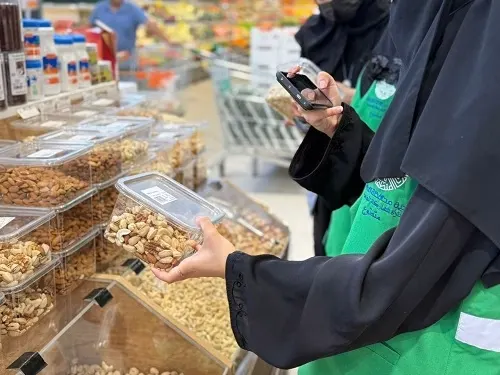 بمشاركة 30 متطوعاً.. “ختم الأمان الغذائي” في القطيف
