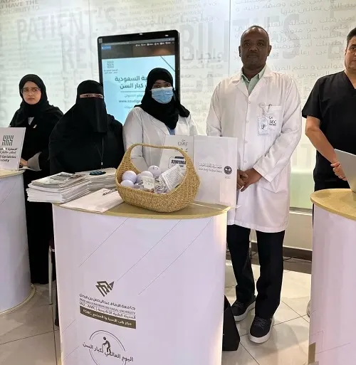 “سعادة” تعرف بخدماتها في يوم كبار السن
