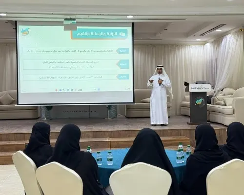 أم الحمام.. طالبات المتوسطة الأولى يتعرّفن على برامج الجمعيّة الخيريّة