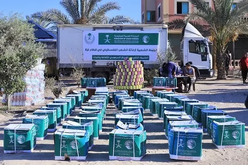 68 طائرة سعودية و 8 سفن حملت 7633 طناً مساعدات لغزة