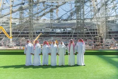 أمير الشرقية يزور ملعب أرامكو ويطّلع على سير العمل