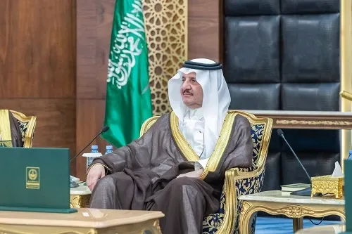 أمير الشرقية يطلع على مشروعات هيئة الربط الكهربائي الخليجي