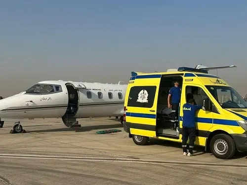 إخلاء طبي عاجل لمواطنة في حالة حرجة من القاهرة