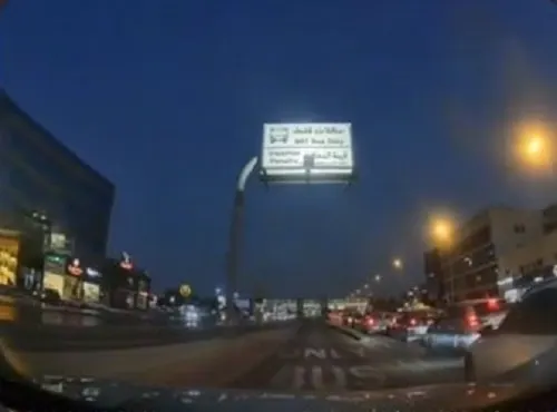 الرياض.. القبض على مواطن قاد سيارته في مسار النقل العام