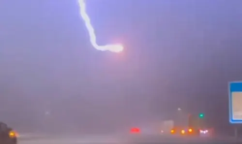 عودة الكهرباء إلى ينبع الصناعية بعد صواعق المطر