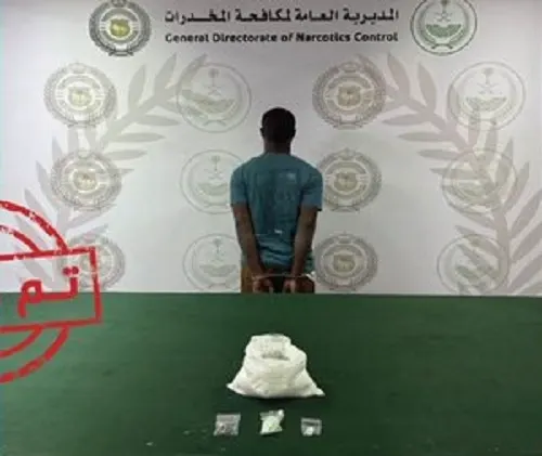تم القبض.. سوداني يروج كوكايين و حشيش في جدة