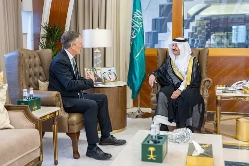 أمير الشرقية يستقبل سفير إيرلندا