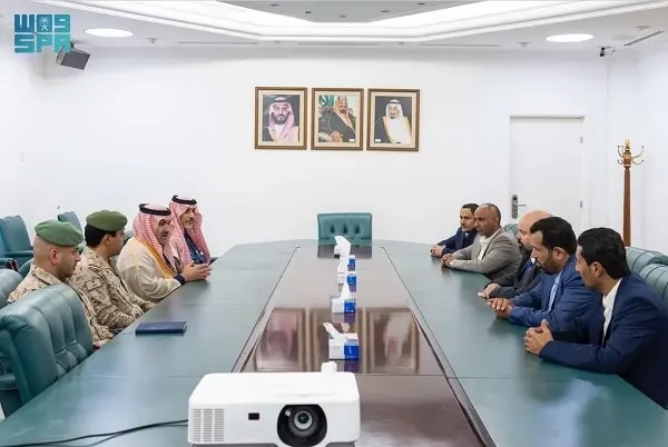 السفير آل جابر يبحث استكمال إجراءات ملف المحتجزين في اليمن