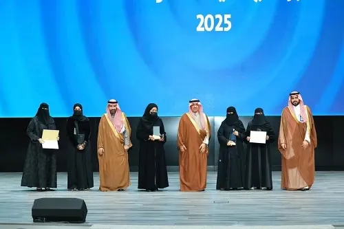 “التعليم” تحتفي بـ 600 خريج من القيادات الواعدة