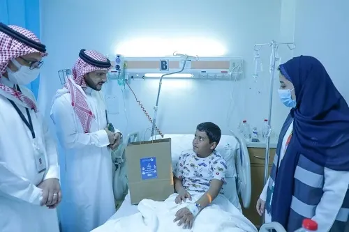 مستشفى النعيرية يعزّز رعاية الأطفال المنوّمين بـ “ترفيه وتعليم”