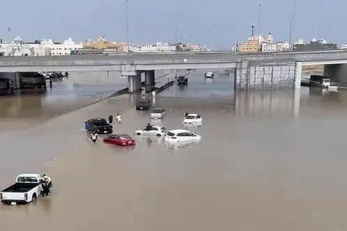 ينبع وجدة.. أمطرت.. فأغرقت