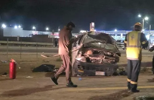 حادث “باص” يربك حركة المرور في طريق صفوى المطار