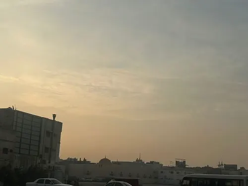 القطيف.. سماء شبه غائمة نهاراً وأجواء منعشة ليلاً