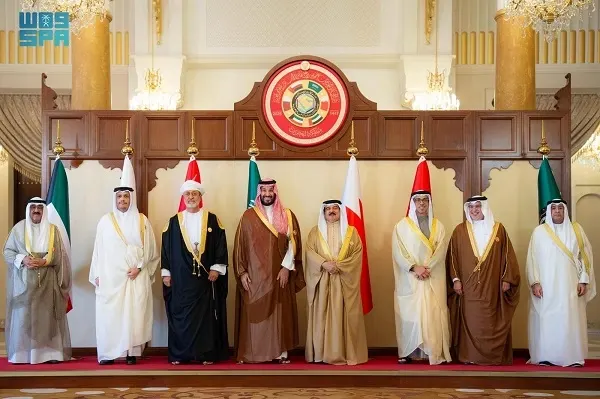 قمة البحرين تؤكد تنفيذ رؤية خادم الحرمين لتعزيز العمل الخليجي المشترك