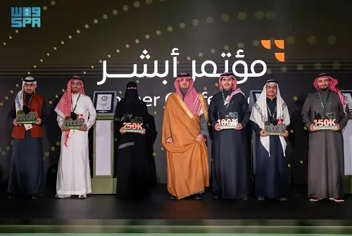 وزير الداخلية يفتتح مؤتمر “أبشر” ويكرم فائزي الهاكاثون