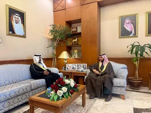 المحافظ السيف يطّلع على تجربة التميّز في بريد القطيف