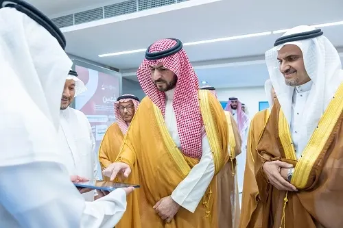 نائب أمير الشرقية يستطّلع برامج أكاديمية الفوزان ويطلق وحدة المشاركة التطوعية