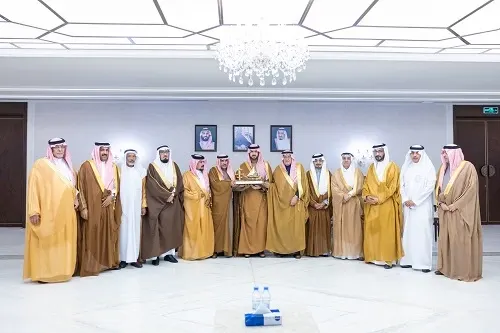 نائب أمير الشرقية يستقبل وفداً من أهالي رأس تنورة