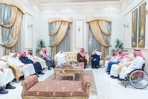 نائب أمير الشرقية يقدّم التعازي إلى أسرة العثمان