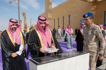 ولي العهد يفتتح مرافق قاعدة الملك سلمان الجوية