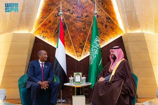 ولي العهد و البرهان يبحثان مستجدات السودان