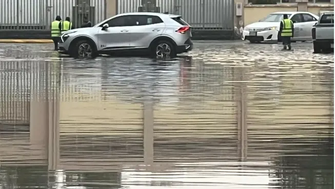 بعد الضباب.. الأرصاد تحذر من أمطار خفيفة على القطيف والجبيل والخبر والدمام ورأس تنورة
