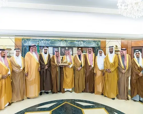 وفد من رأس تنورة يشكر أمير الشرقية على افتتاح الجسر البحري