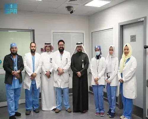 مكة.. روبوت جراحي يُنهي معاناة مريضين من أورام القولون