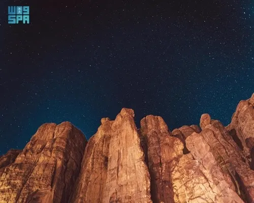 “شرعان” و “وادي نخلة”.. في السماء المظلمة