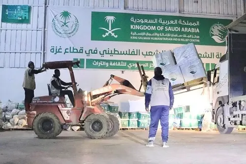 قوافل سعودية تكسر حصار البرد والجوع في غزة