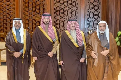 أمير الشرقية ونائبه يعزيان أبناء السيد علي الناصر السلمان