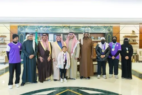 أشاد بإنجازاتهم أمير الشرقية يستقبل أبطال نادي قرية العليا