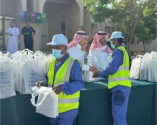 100 حقيبة شتوية لرجال النظافة في القطيف