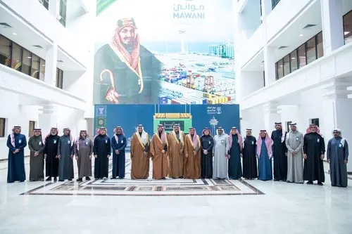 نائب أمير الشرقية يطلع على الأنظمة المتطورة بميناء الملك عبدالعزيز