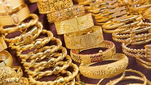 الذهب يتراجع 5 ريالات.. عيار 21 عند 509.41