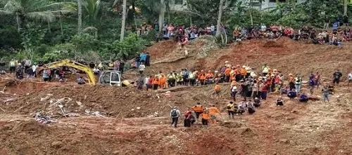 تمديد الطوارئ أسبوعاً جديداً إندونيسيا.. ارتفاع قتلى الانهيارات بجاوة لـ 49