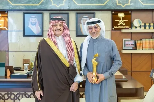 بمناسبة فوزه بجائزة "جوي أوردز".. أمير الشرقية يستقبل عبدالمحسن النمر