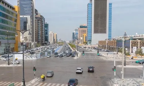الذكاء الاصطناعي ينظم شوارع الخبر مرورياً