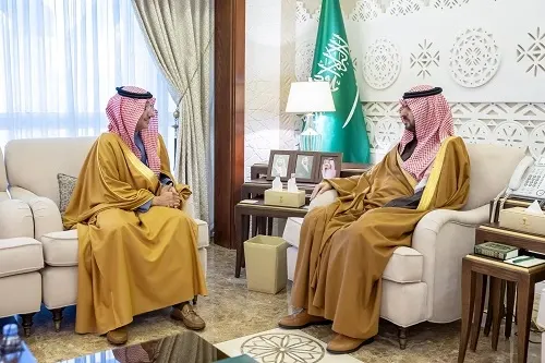 الأمير سعود بن بندر يستقبل نائب وزير “الموارد البشرية”