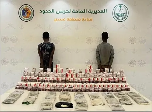 القبض على مهربين وإحالتهما إلى جهة الاختصاص عسير.. إحباط تهريب 35 كيلو حشيش و 65 ألف قرص مخدر