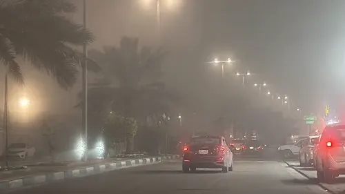 الضباب يبدأ النزول على القطيف