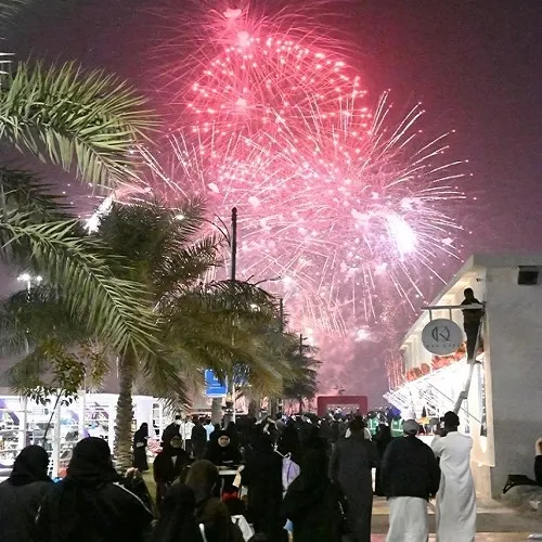 مهرجان الزهور بدأ أقمار ليلة 14 شباط تُشعل الحماس في شاطىء القطيف