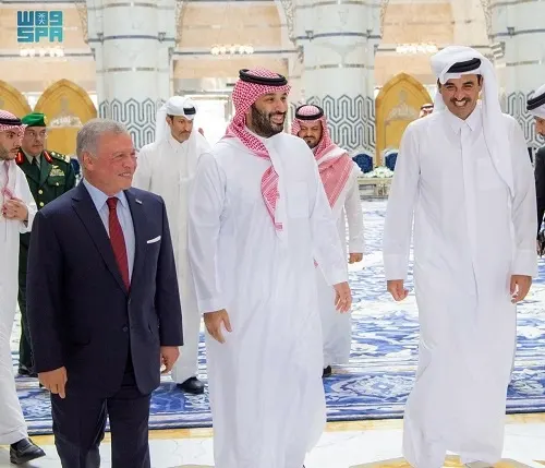تنسيق ثلاثي لمواجهة التداعيات ولي العهد وملك الأردن وأمير قطر يبحثون استقرار المنطقة