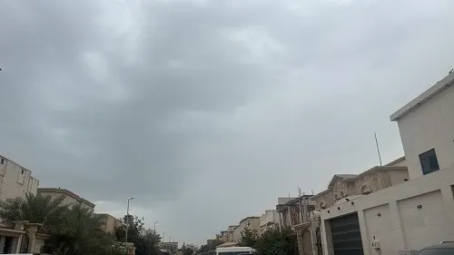 أمطار رعدية متوسطة في القطيف وما حولها